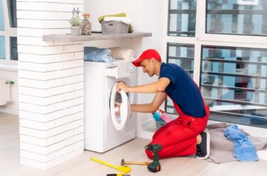 Conseils pratiques pour déboucher l'évacuation de votre machine à laver